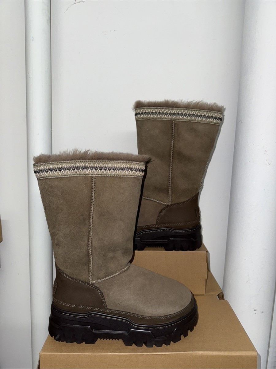 UGG CLASSIC TALL TRAILGAZER
