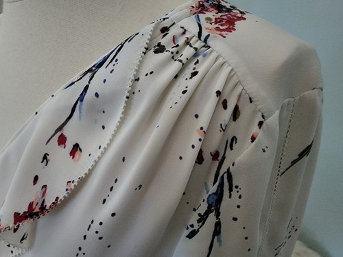 WHITE HOUSE BLACK MARKET $88 Modern Floral White Ruffle Blouse Wrap Top XS 0 - Picture 7 of 10
