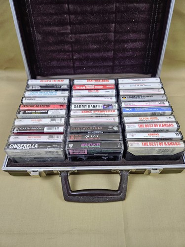 Savoy 30 cassette carrying case full of country western/rock tapes 30 - Picture 8 of 23