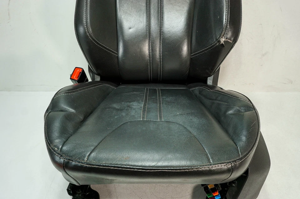 Asiento delantero izquierdo del lado del conductor cuero negro rasgado 5065 Ford Focus SE 13-14 OEM Foto 3 de 4