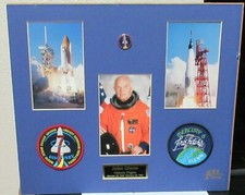 JOHN GLENN HISTORIC FLIGHT LIMITED EDITION PHOTOGRAPH PIN AND PATCHES SET 