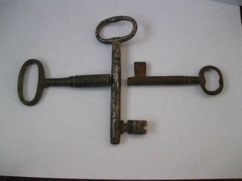 Cast Iron Keys - Skeleton Keys Old Locks & Clock Key - Picture 8 of 9