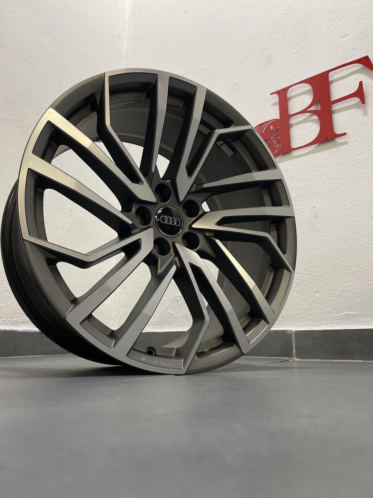 1x Original AUDI RS4 RS5 8W 20" 8W0601025FT 8W0601025FE Felge 9x 20 Et22 Titan