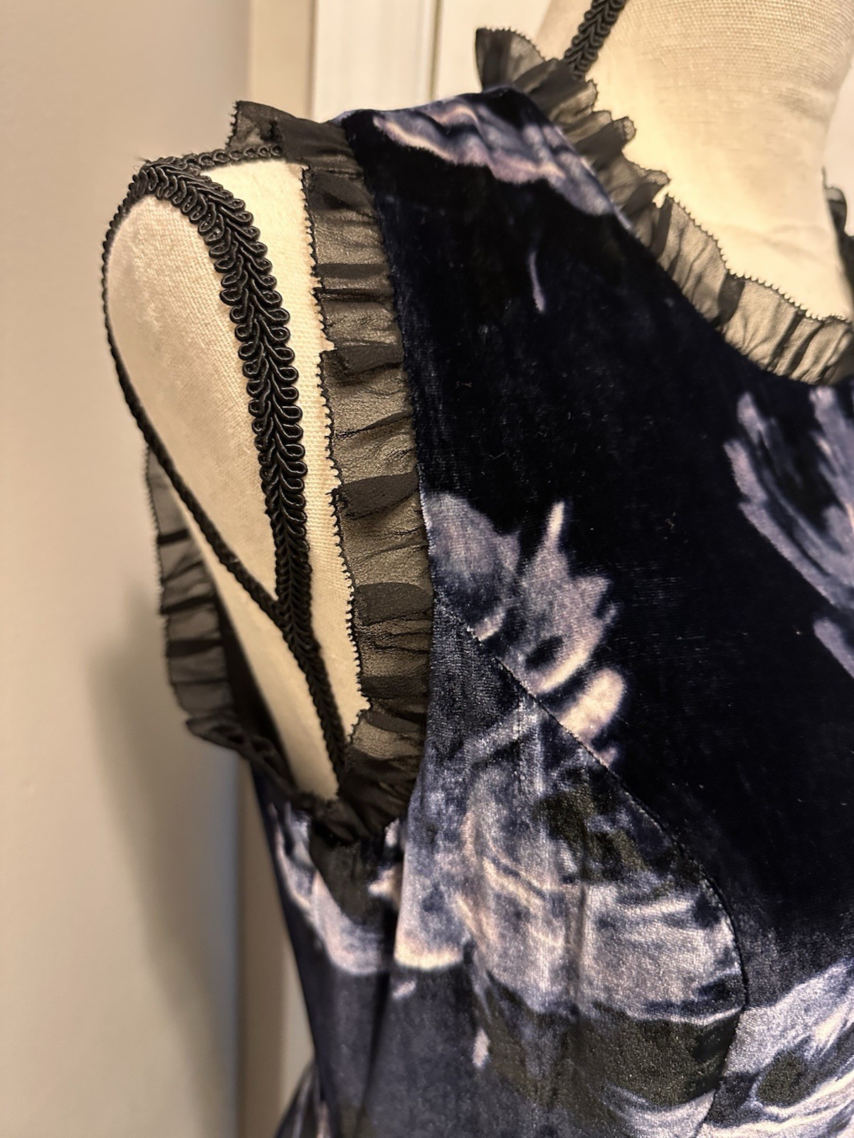 ✨Kate Spade New York Night Rose Ruffle-trim Velvet Dress Navy Size 6 NWT Flowy thumbnail 5