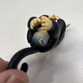 2016 WowWee FINGERLINGS INTERACTIVE BABY MONKEY FINN BLACK WITH BLUE HAIR-WORKS