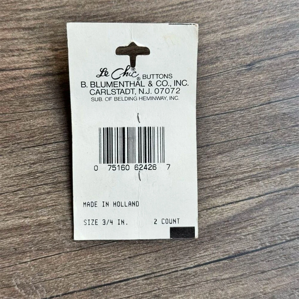 NEW 1950s Vintage Le Chic Buttons on Card Navy Blue Flat 2 Pc 3/4" Round 2 Hole - Image 3 of 3