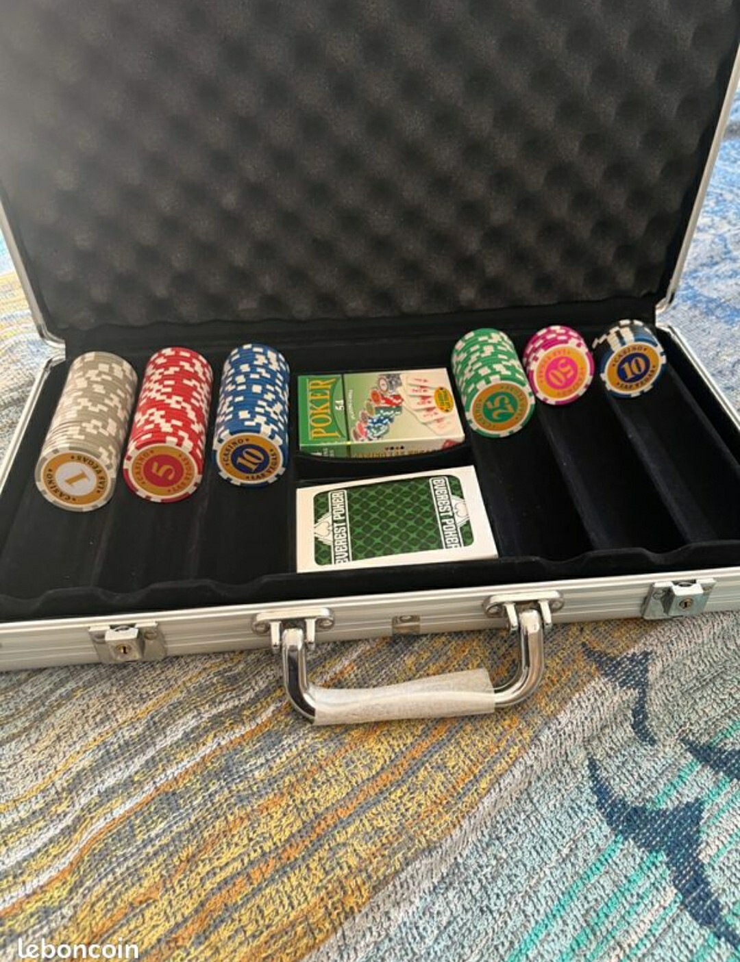 Mallette de poker Everest contenant 100 jetons et cartes, le cadeau idéal pour adultes