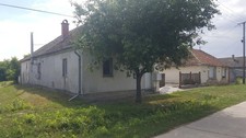 EINFA.-HAUS nähe KALOCSA/Ungarn, sep. GÄSTEZIMMER, KLIMAANL., ca.1000 qm Grund !