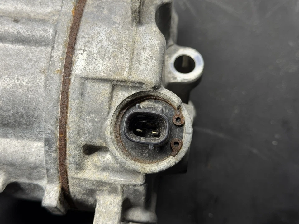 Compresor de aire acondicionado Dodge Dart 13-16 58687 millas 2,0 L solo 68193950Aa Foto 3 de 4