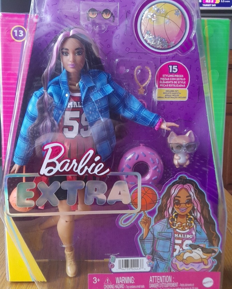Barbie Extra Basketball Jersey & Bike Shorts Doll with Pet Corgi Doll No.13 - Image 4