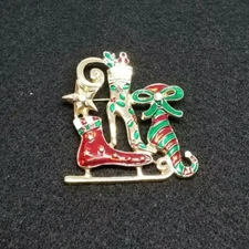 Christmas Ice Skates Elf Shoes Heels Red Green Enamel Gold Tone Brooch Pin