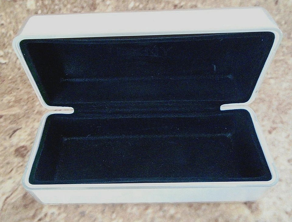 De colección DKNY Donna Karen Nueva York Blanco Gafas Duras Gafas de Sol Estuche Foto 4 de 4