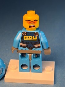 LEGO Minifig ac001 - Alien Defense Unit Soldier 1 - Light Scratches/No Cracks