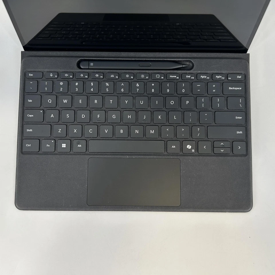 Microsoft Surface Pro 9 13 Silver 2.9GHz SQ3 16GB 512GB BUNDLE -LIGHT WHITE SPOT - Image 2 of 4