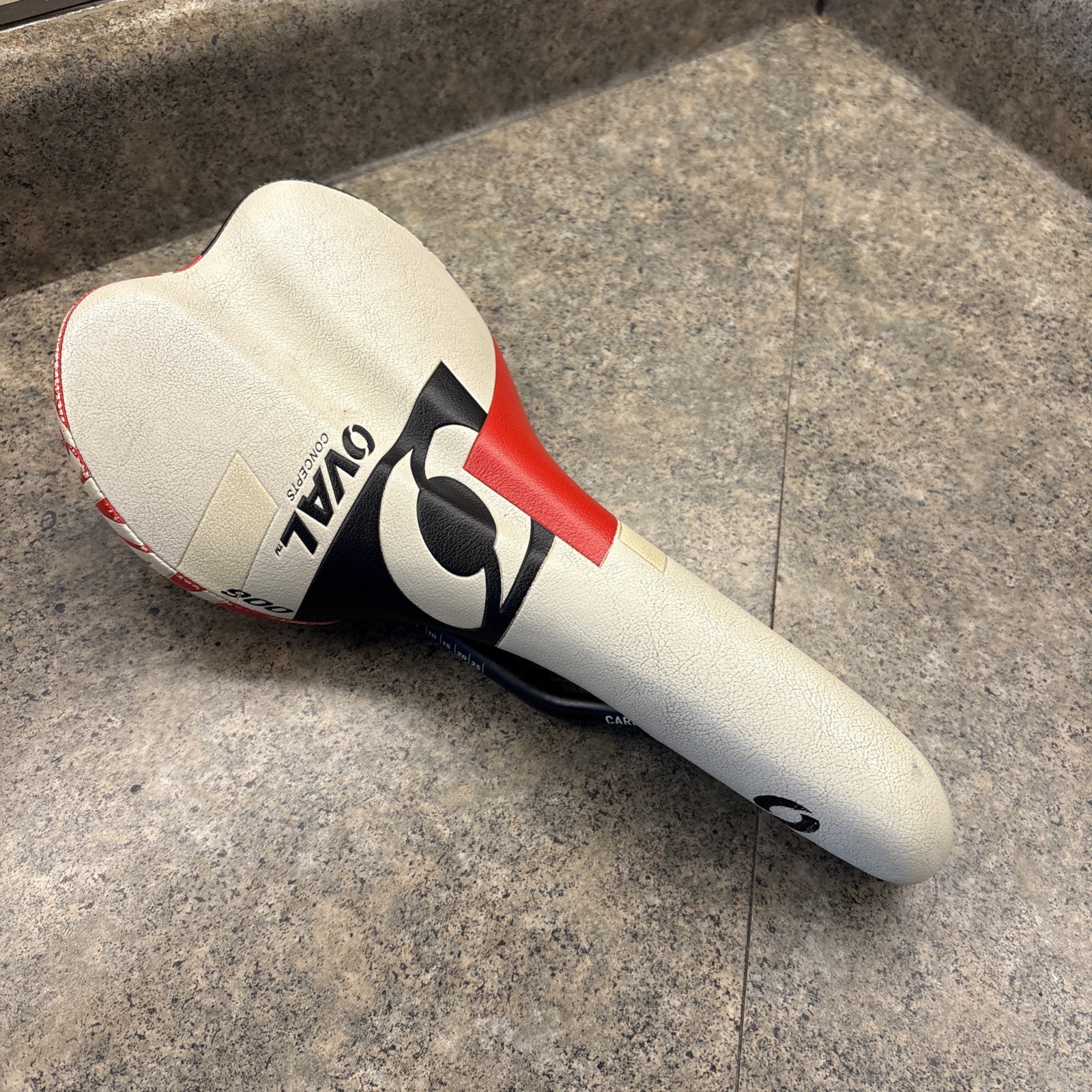 Oval Concepts 900 Seat Saddle U25 Carbon Rails Bicycle Bikin