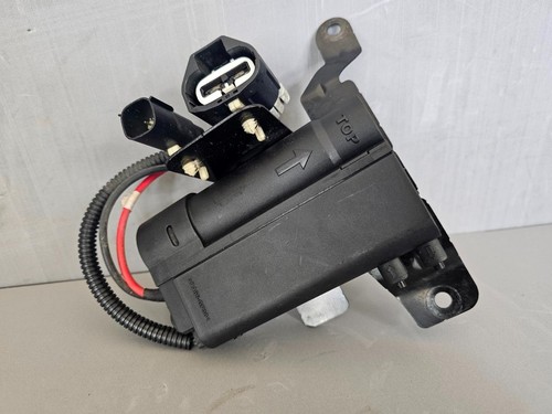 Used Good Condition GM OEM 25956849  Windshield Washer Solvent Heater Assembly