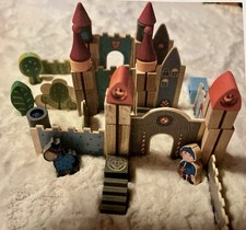 HABA 301140 Spiel-Bausteine Große Ritterburg, Holzspielzeug, ab 2 Jahren.