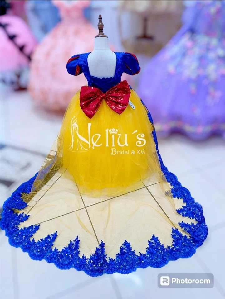 CINCOANERA PRINCESS SNOW WHITE PARTY DRESS Deluxe Girls' Costume - Size 4 - Image 3 of 4