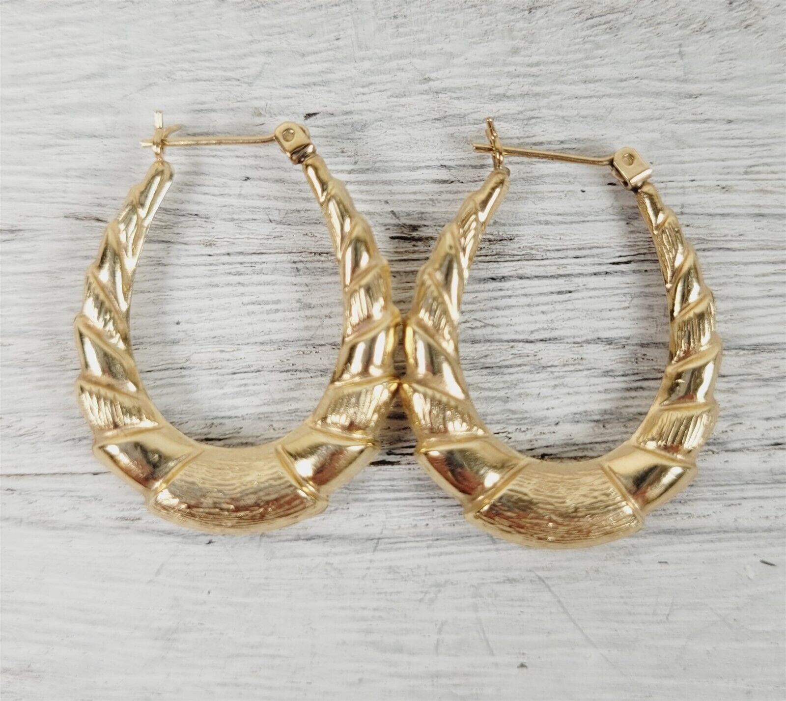 Vintage Oval Ribbed 14K Yellow Gold Hoop Earrings… - image 1
