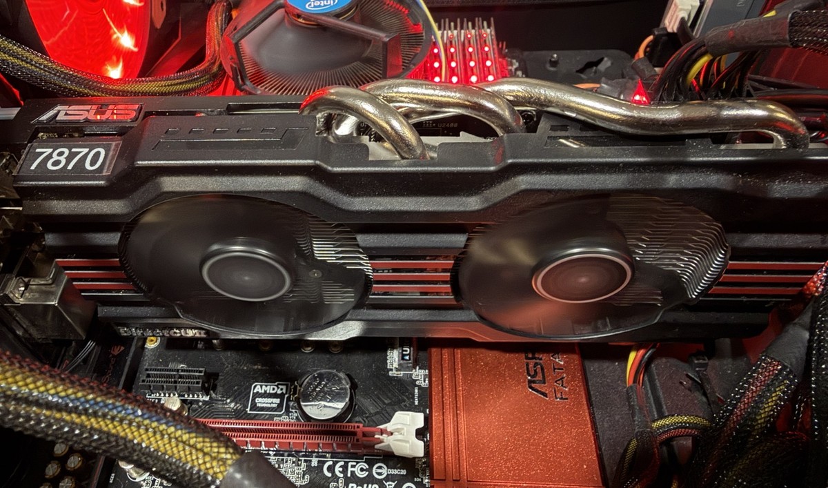 ASUS DirectCU II Dual-Fan Graphics Card with Box CrossFire Bridge
