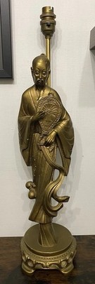 Vintage goldfarbener orientalischer Mann in traditioneller Kleidung Figur Lampenständer.