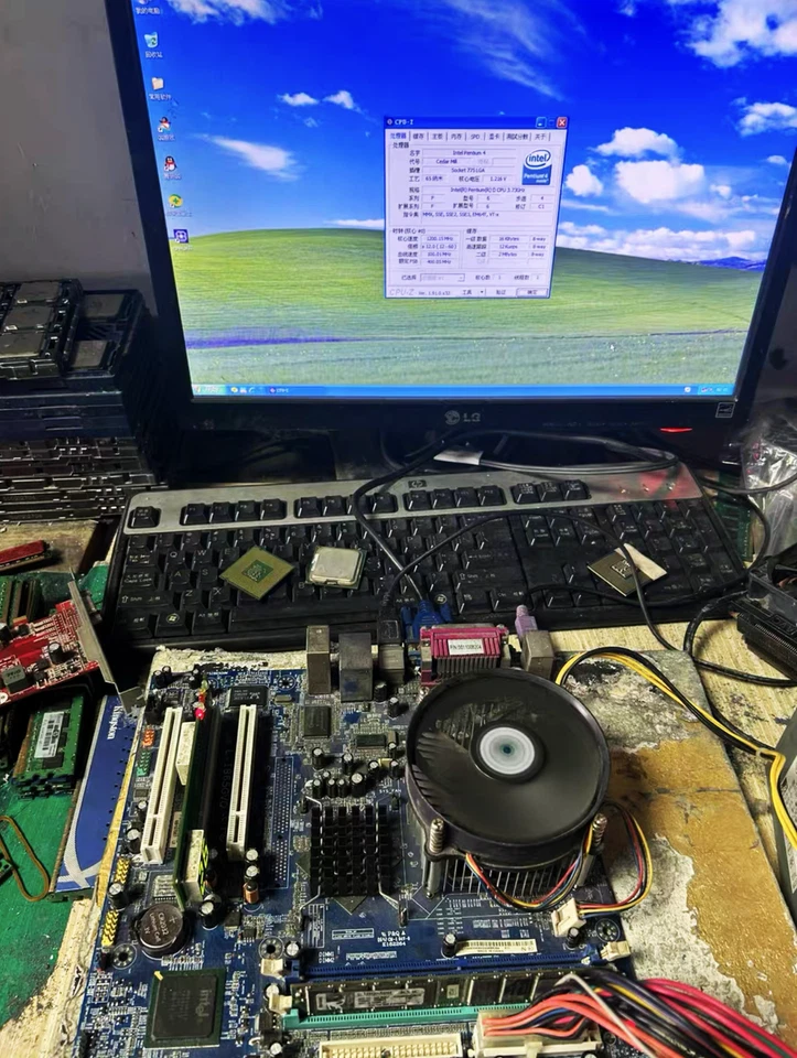 Intel PD965 SL9AN 4M 1066MHz LGA775 CPU High collection value - Image 3 of 4