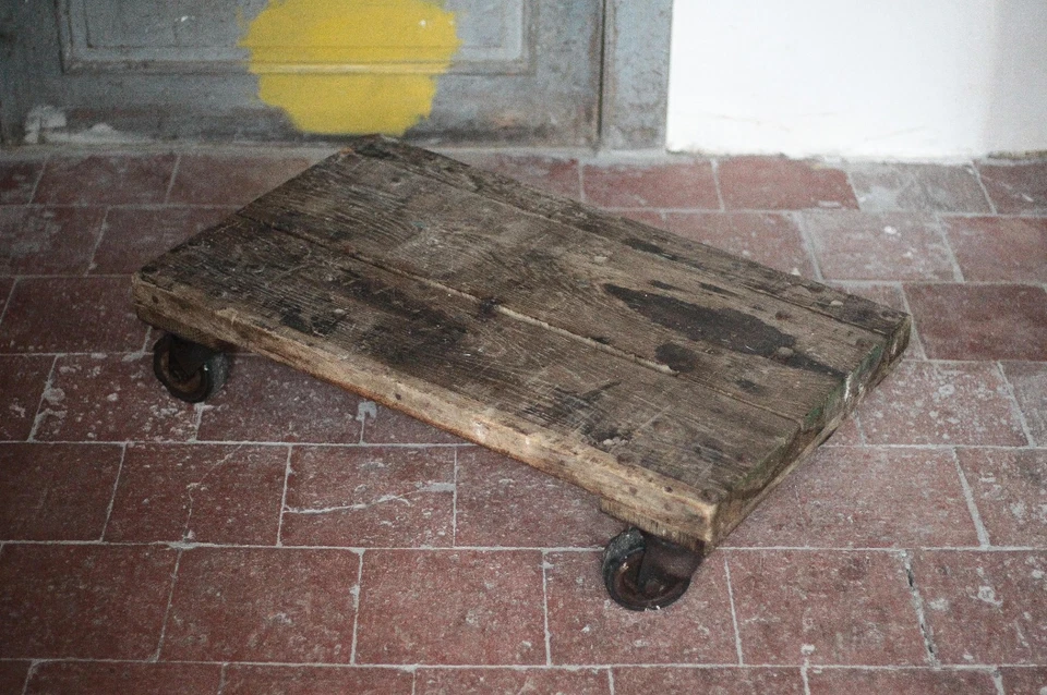 Table basse chariot vintage, table bois industrielle sur roulettes - Photo 3/4