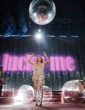 Hilary Duff Luck Or Something Tour Inflatable Ball And Confetti Lot Chicago Show