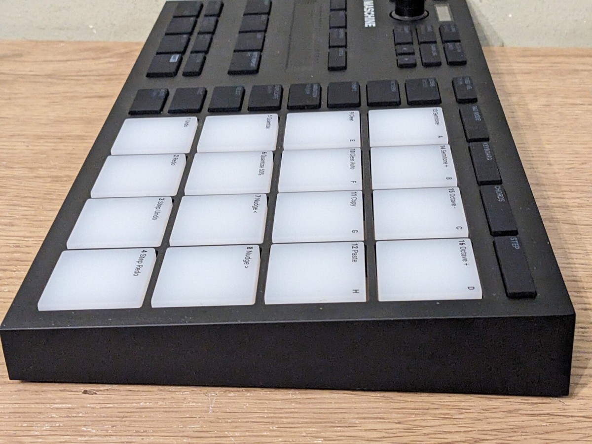 Native Instruments Maschine Mikro Mk3 USB MIDI controller 16 drum