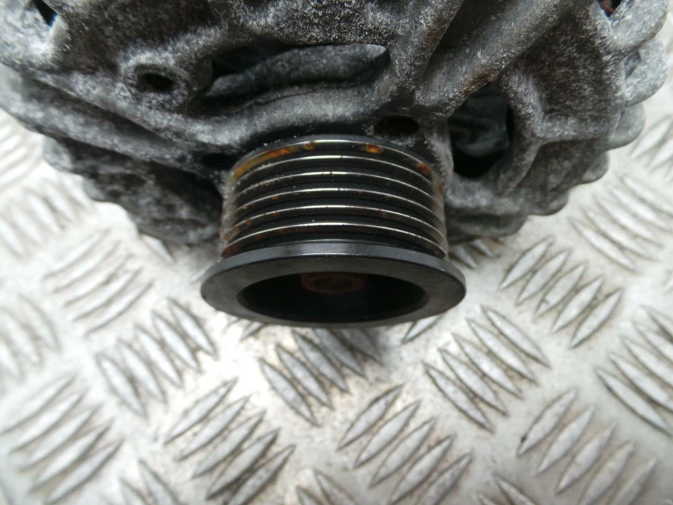 Land Rover Discovery Sport 2014-> Complete Bosch Alternator 2.0 TD4 204DT - Image 2 of 4