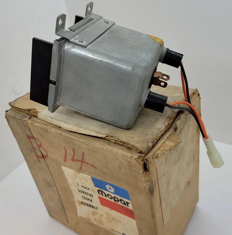 Chrysler New Yorker Newport 1974-1978 carrocería C tablero de instrumentos paquete de reloj 3592702 nuevo de stock Foto 4 de 4