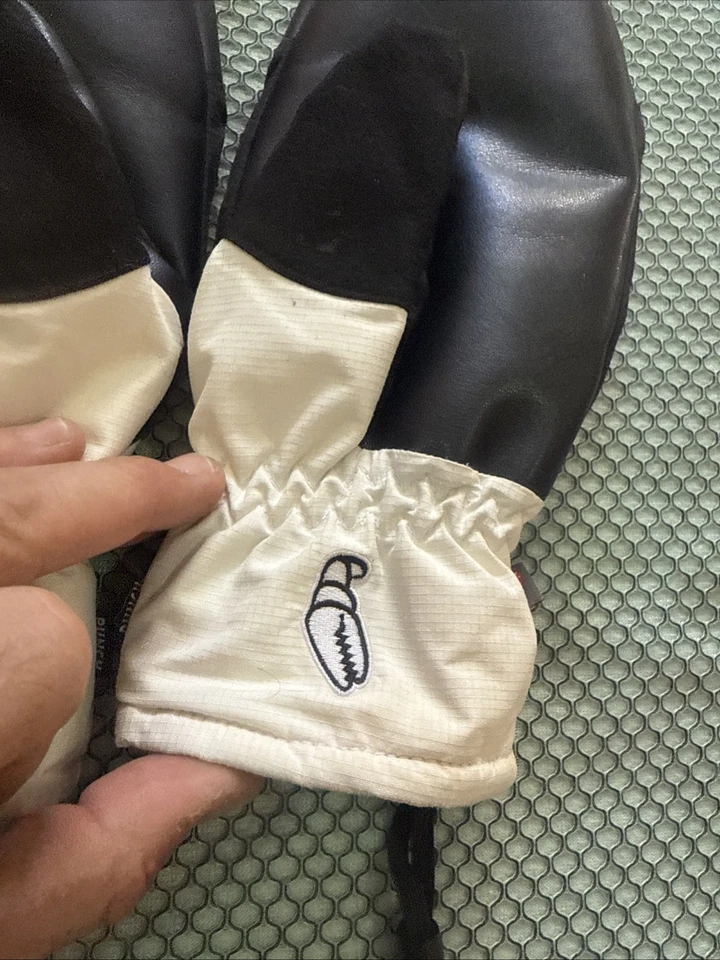 Crab Grab Large White Black Mittens Mitt MrCrabs 🦀 Krabby Patty Pro Model MENs? - Image 4 of 4