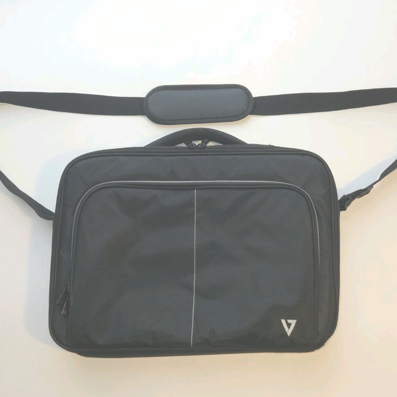 V7 CCV21 Vantage 16" Laptop Notebook Carrying Case Black Bri