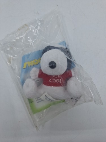Vintage McDonalds Happy Meal La Casita Feliz Snoopy Peanuts Joe Cool Toy 1999 - Picture 1 of 5