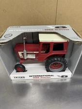 1/16 IH International Harvester Farmall 1568 V8 Tractor Ertl 4602 Die Cast Metal