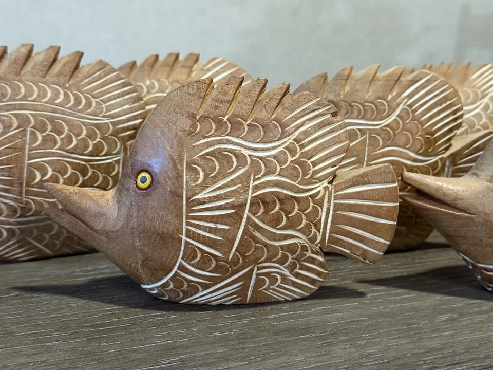Juego de 6 esculturas de madera de peces tropicales acuáticos tallados a mano, pintados, pulidos Foto 2 de 4
