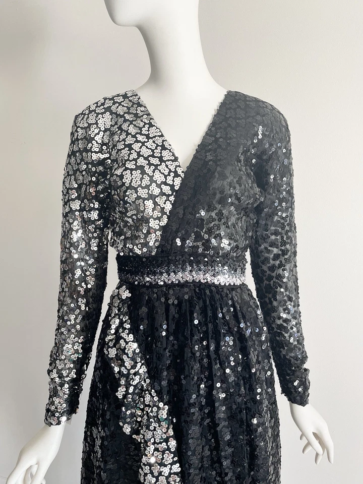 Vestido Vintage XS Givenchy F/W 1980 Documentado Negro Plata Lentejuelas Volantes DEFECTOS Foto 4 de 4