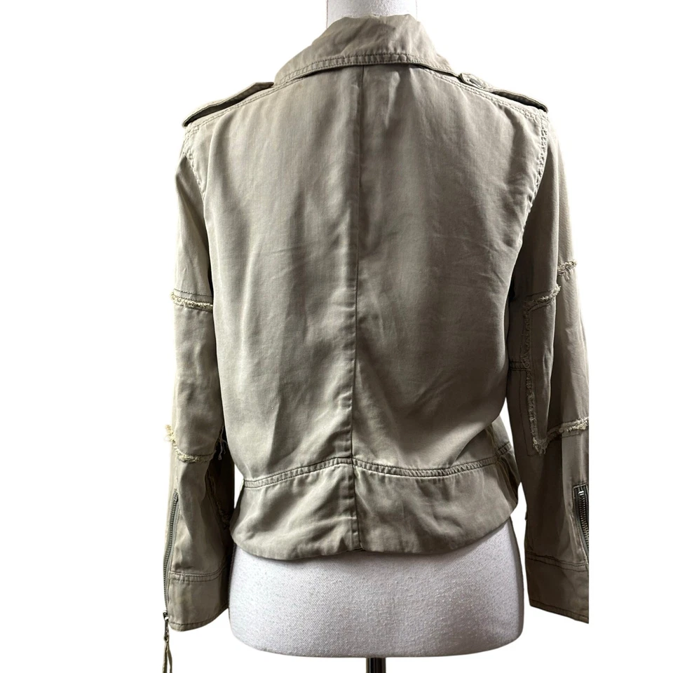 Chaqueta utilitaria Pam & Gela verde, vanguardista, urbana informal, moto desgastada, relajada Foto 3 de 4