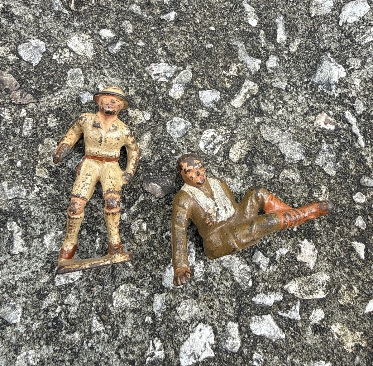 GREY IRON Dimestore Toy Soldier #G92 British Officer Barclay Manoil #G97 Wounded