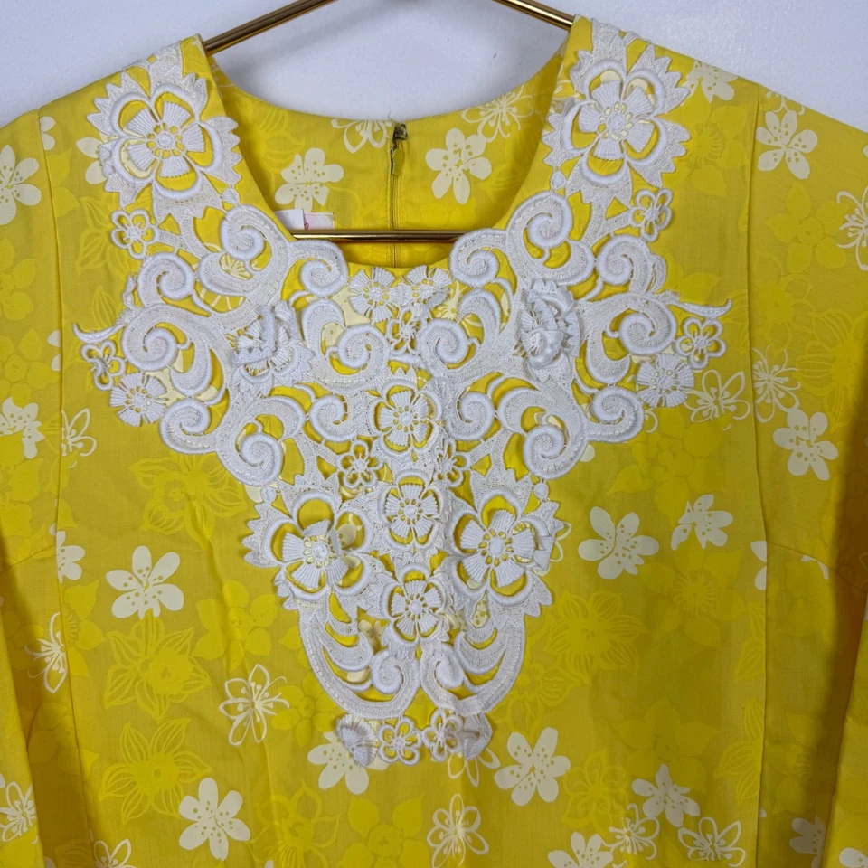 Vintage 60s 'The Lilly' Lilly Pulitzer Yellow Floral Gown Floral Lace Trim Dress - Image 2 of 4