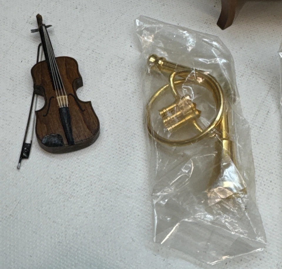 Lote misto de 36 kits de móveis e acessórios em miniatura para casa de bonecas John Deere - Imagem 3 de 4