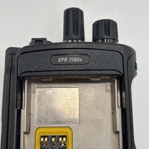 Motorola XPR7580e Two Way Radio Housing Only No Antenna/Battery - Zdjęcie 5 z 8