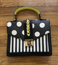 Aldo Black & White Women’s Hand Bag￼