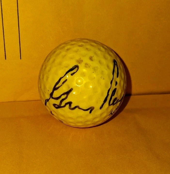 Pelota de golf Macgregor Tourney amarilla firmada por Gary Player - PGA / MASTERS CHAMP AUTO Foto 3 de 4