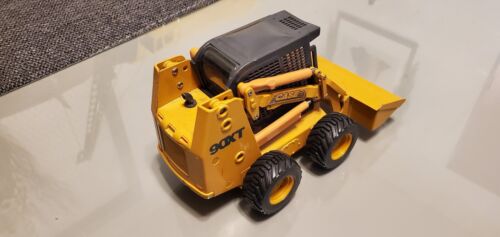 ERTL Case 90XT Diecast Skid Steer loader 1/16 Scale - Picture 3 of 10