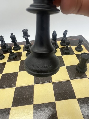 Vintage Newbridge Chess Set Made In Canada Weighted Felted Plastic w Box 3.75” - Picture 8 of 14