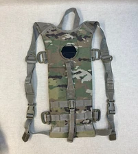 US MILITARY HYDRATION WATER LIQUID SYSTEM CARRIER BAG MOLLE II CAMO NO BLADDER