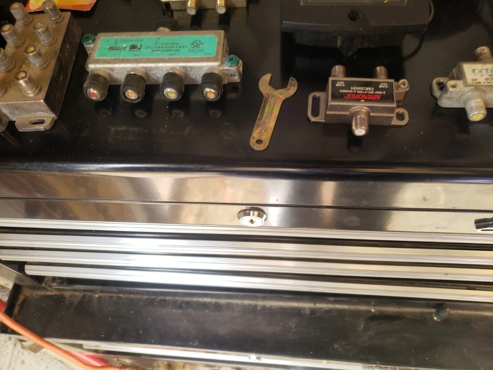 Bi-directional Cable Amplifier And Other Cable Accessories - Image 2 of 3