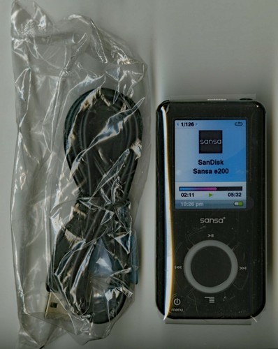 SanDisk Sansa Clip+ Plus 8GB MP3 Player Recorder FM Radio SD Card Slot