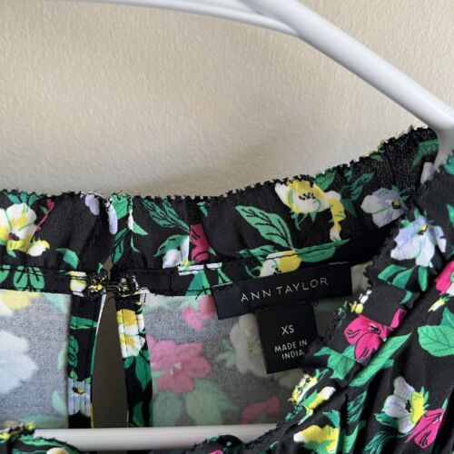 Ann Taylor Black Floral Smocked Yoke Mixed Media Shell Tank Top Size XS - Picture 3 of 6